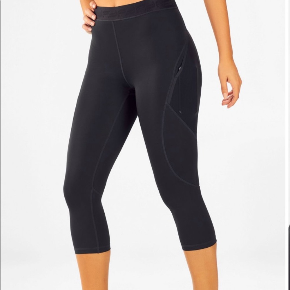 Fabletics High-Waisted UltraCool Pocket Crop